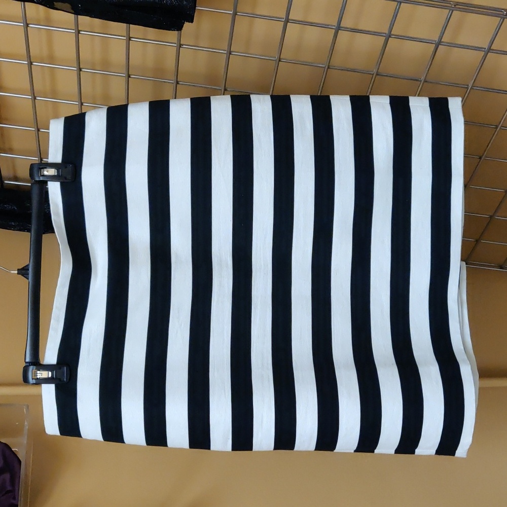 Ann Taylor Size 16 Black and White Horizontal Striped Skirt